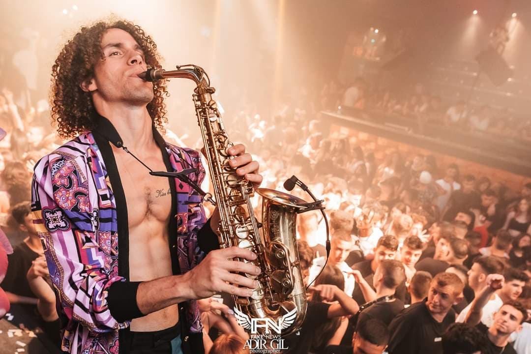 Live saxophonist performance