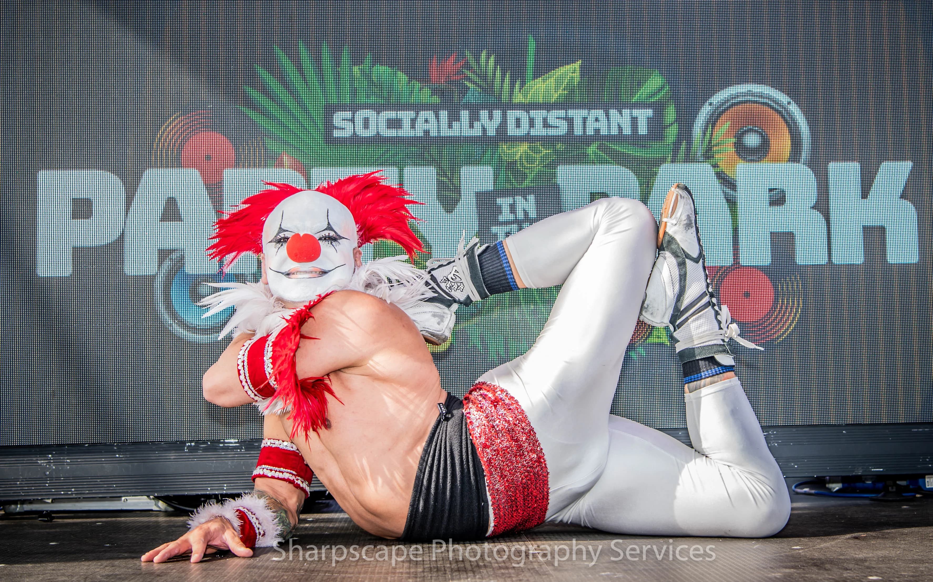 CIRCUS PERFORMERS