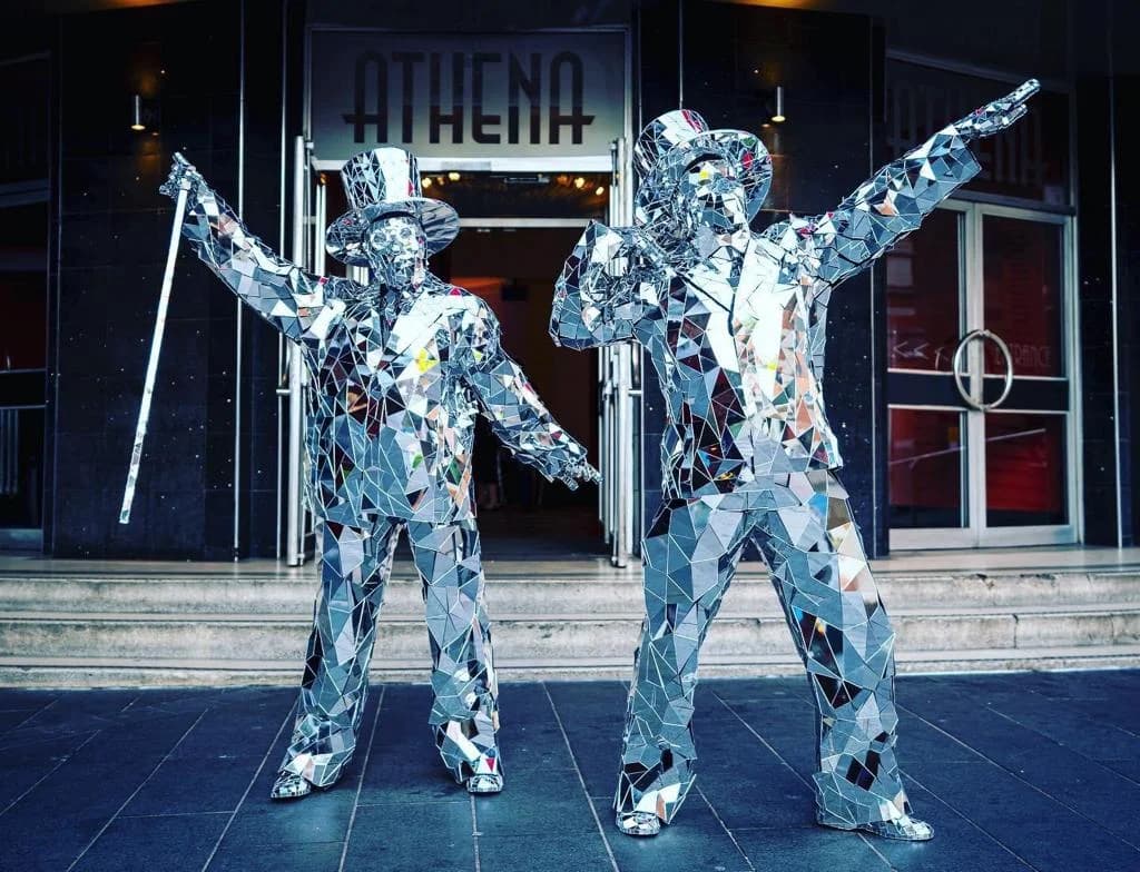 MIRROR MEN