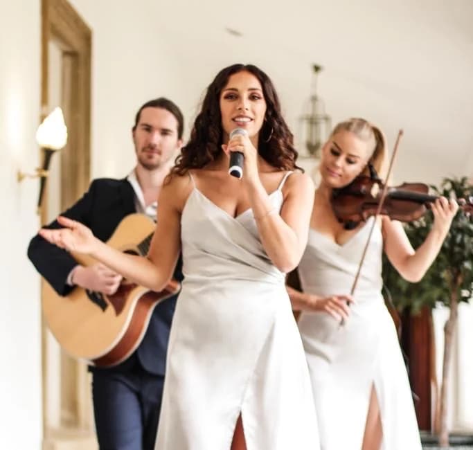 SINGERS